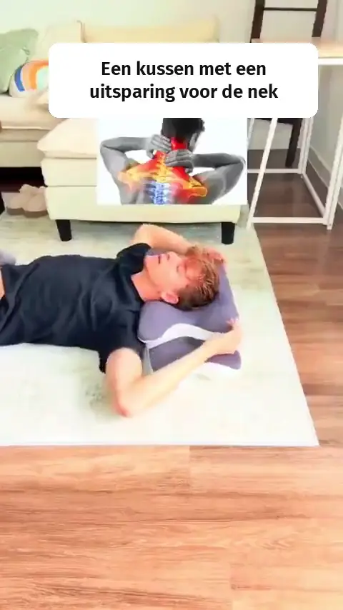Man ligt op het vlinderkussen; daarna wordt op een anatomisch skeletmodel getoond hoe hoofd en nek op het kussen rusten